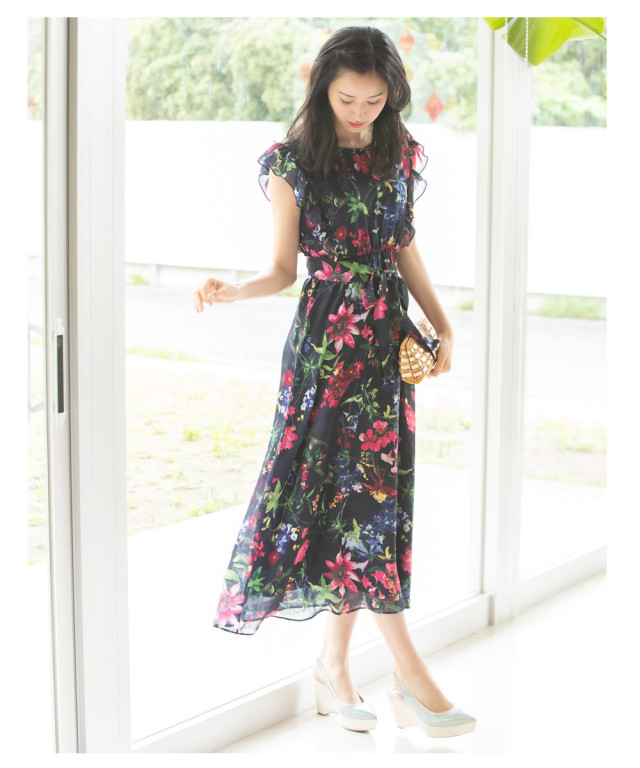 ふわり優雅にリゾートフラワーシフォンマキシワンピース 7月7日再販決定☆ 【narese　ナリーセ】 tocco closet(トッコクローゼット)  Collection　 宮田聡子さんはネイビー着用