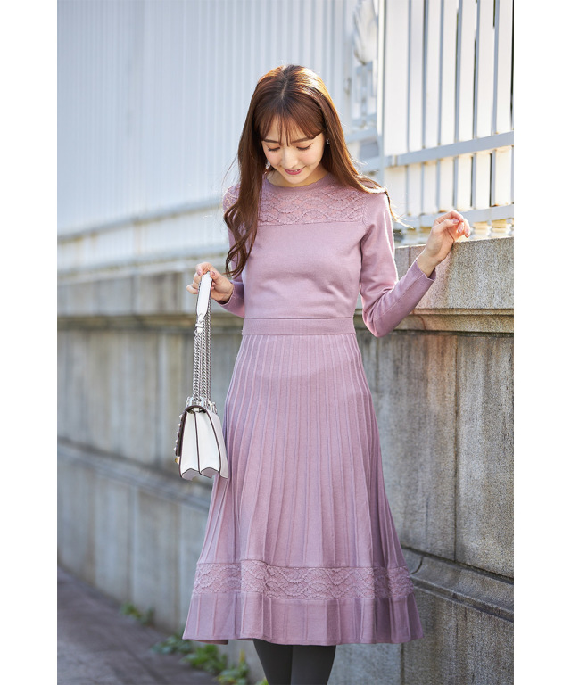 リュクスなマテリアルで凛と知的に。レース切替ニットワンピース  