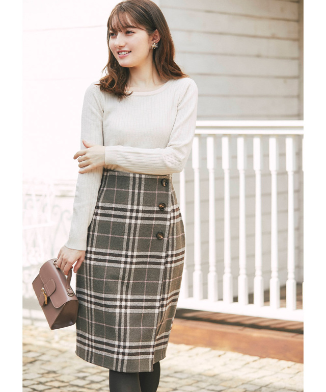 女っぽさ高めのレディなモード感♪ボタン付きチェックラップタイト  