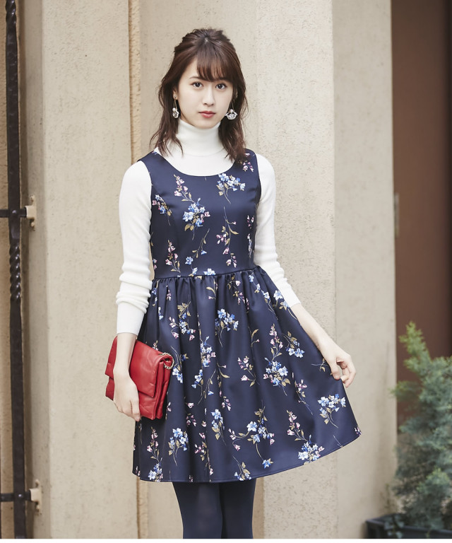 可憐に咲き誇る秘密の花園フラワーワンピース 小嶋陽菜さんはピンク着用