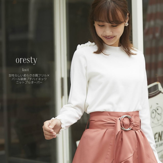 女性らしい柔らかさ肩フリル パール装飾プチハイネックニットプルオーバー Oresty オレスティ Tocco Closet トッコクローゼット Collection