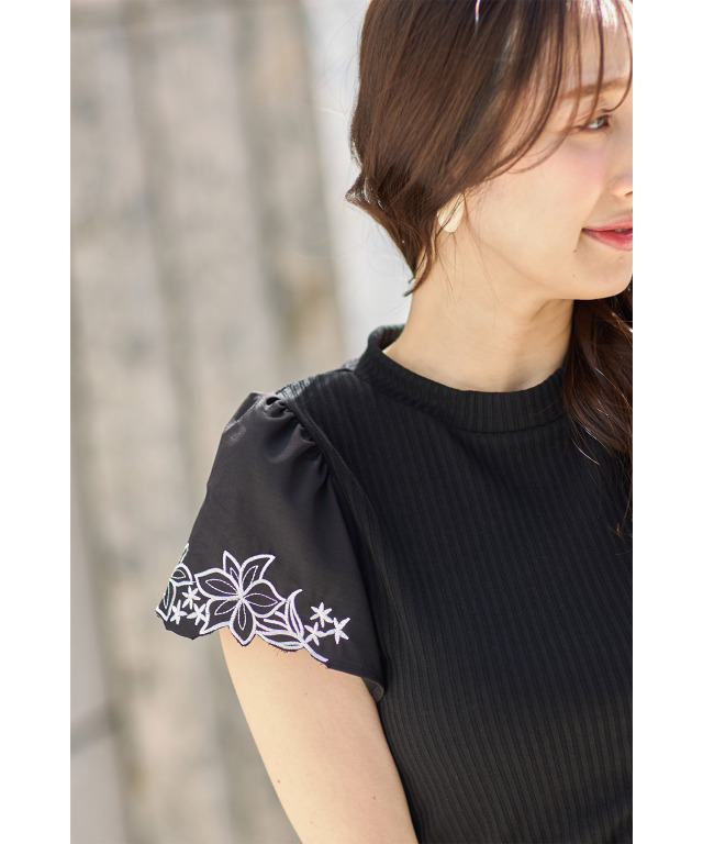 袖口配色フラワー刺繍リブニットソープルオーバー