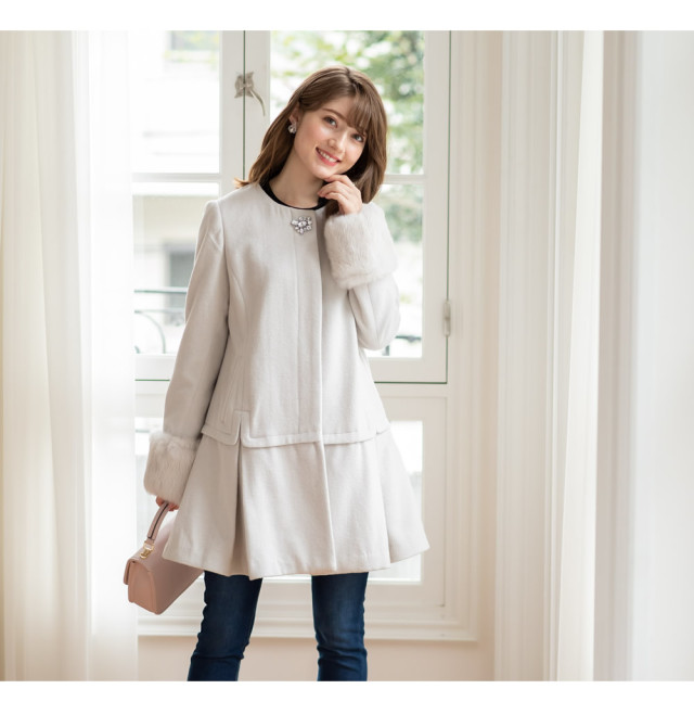 ドレスライクな華やかさ2ピース見えビジューつき袖ファーコート Praimo プレイモ Tocco Closet トッコクローゼット Collection