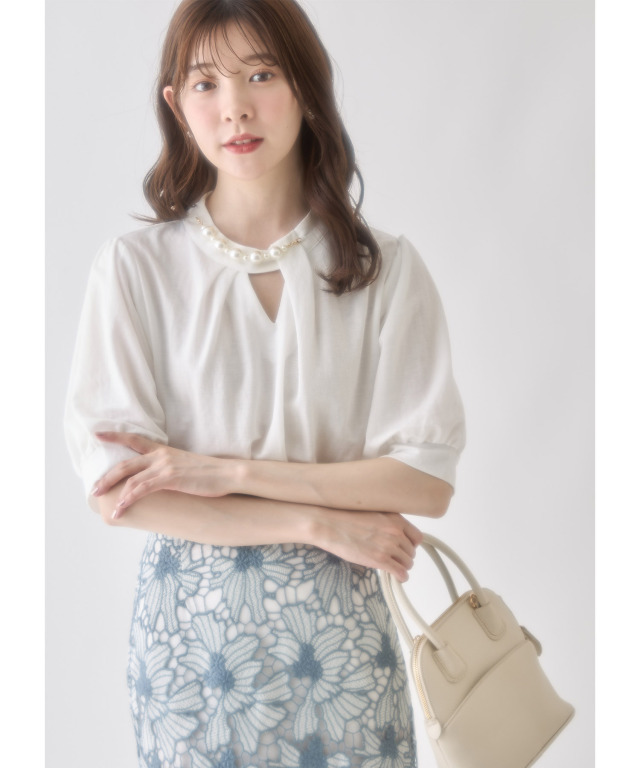 取り外し可能なパールラインチャーム付きトップス