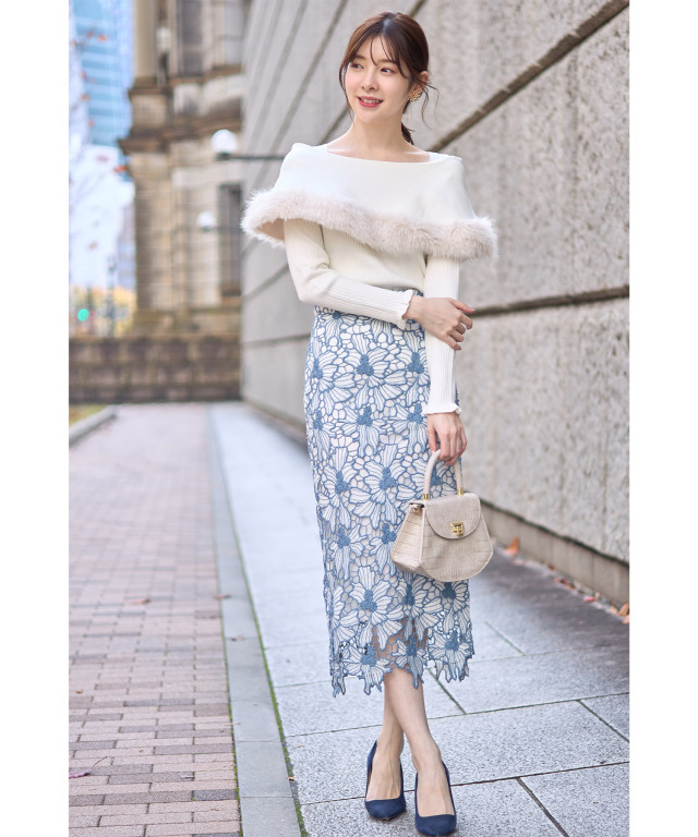 着る人のエレガンスを引き出す配色フラワーレースタイトスカート  