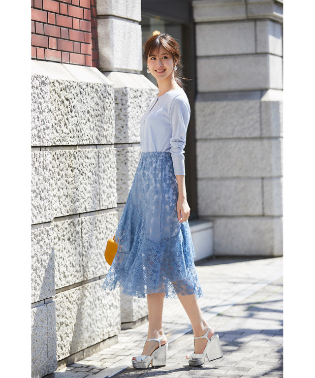 アイキャッチーで着映えるフラワーレーススカート 