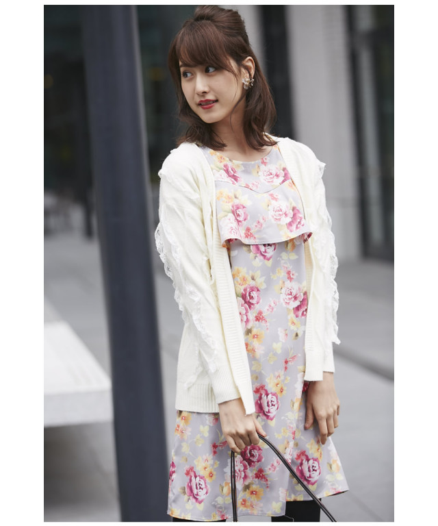 ひらりとフェミニンな胸元フリルフラワー柄ワンピース Rebally レバリー モデル身長169cm