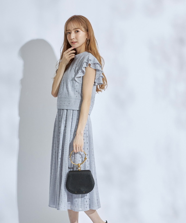 ラッフルスリーブトップス×フレアスカートのレースセットアップ≪tocco 