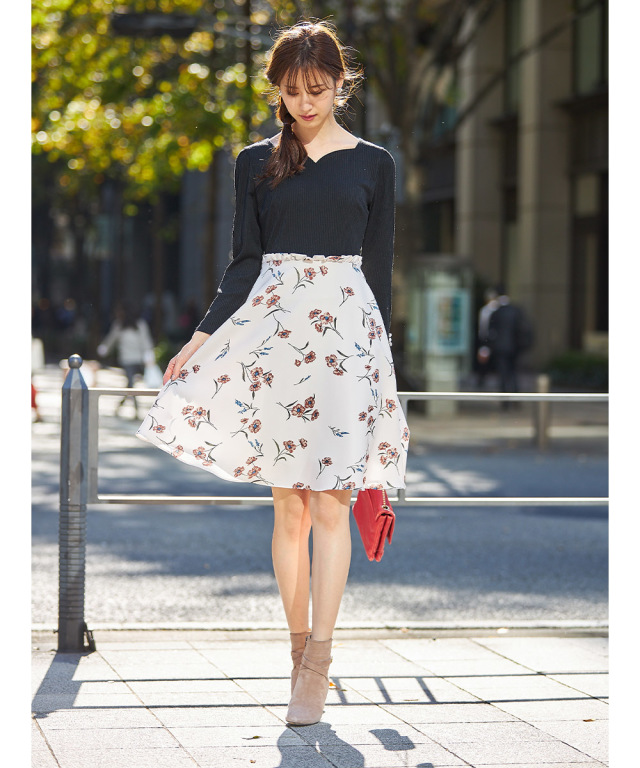 ウエストフリル付きスクエアハートネック×フラワープリントドッキング  