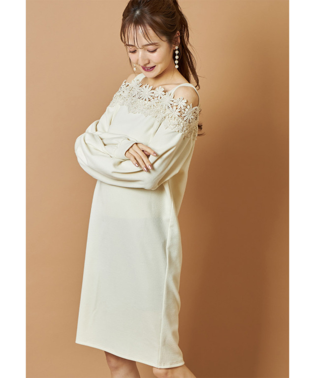 フラワーレース装飾オフショルニットワンピース 