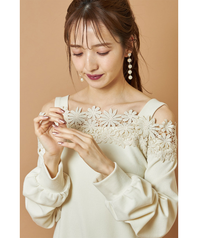 フラワーレース装飾オフショルニットワンピース 