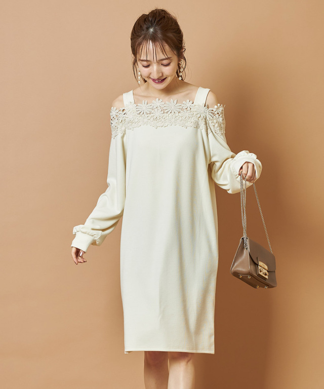 フラワーレース装飾オフショルニットワンピース 