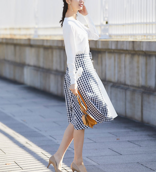 美人感を最大限に引き出すラウンドネックパール釦カーディガン Tocco Closet トッコクローゼット Collection 横田亜美さんはミント着用 Color Fair