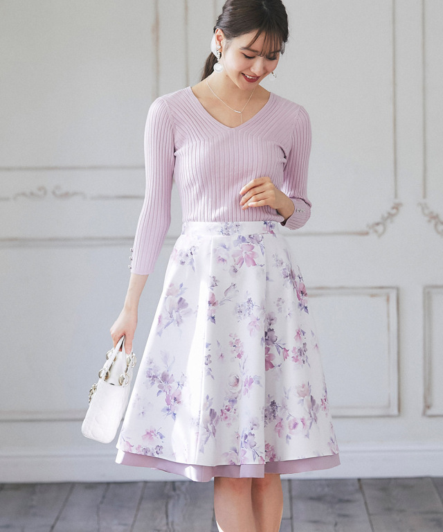 着回しのきくコーデを更新するフラワープリント×無地リバーシブル  