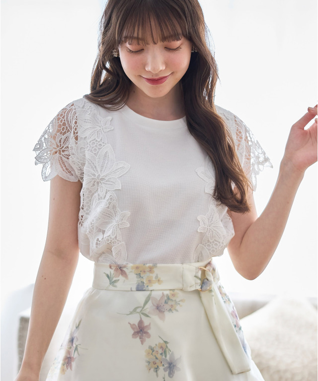 tocco closet ポケットフラワーレース付きコーディガン(アイボリー) 後ろリボン付きパワーショルダーフラワーチュールレースワンピース