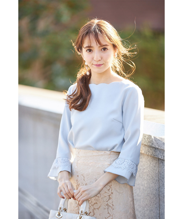 フェミニンシックに仕上がるレース付き袖口フレアスカラネックトップス Risomy リソミー Tocco Closet トッコクローゼット Collection
