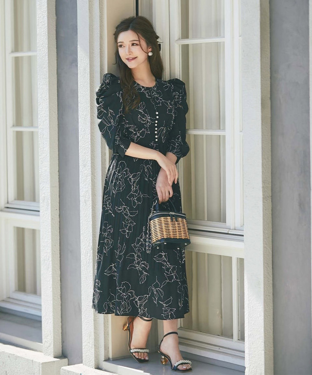 パール付きパワーショルダーラインフラワープリントワンピース  