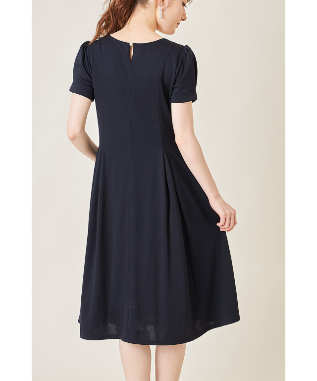 パフスリーブタック入りポンチワンピース 