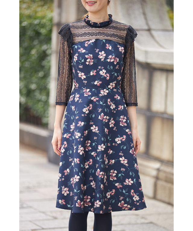 インパクトはヒロイン級☆レース切替プチフリルネックフラワープリント  