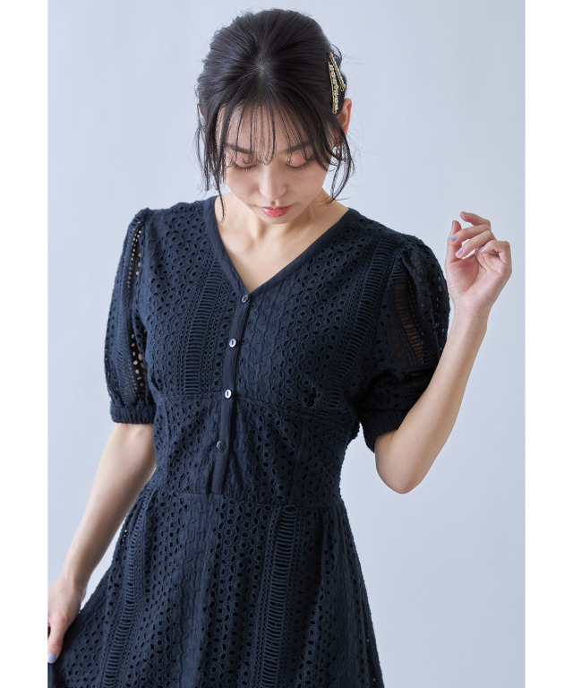 Vネックコットンカットワークレース刺繍ワンピース シモネッタ 
