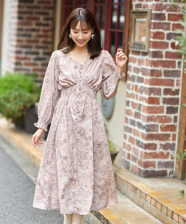 飾りくるみ釦付きシャーリングフラワープリントワンピース