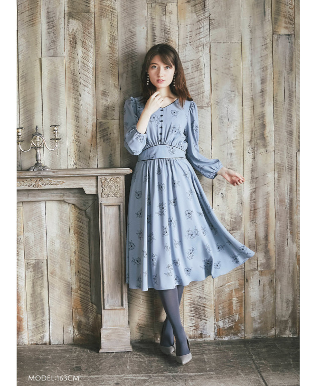 くるみ飾り釦付きラインフラワープリント配色ライン入りワンピース