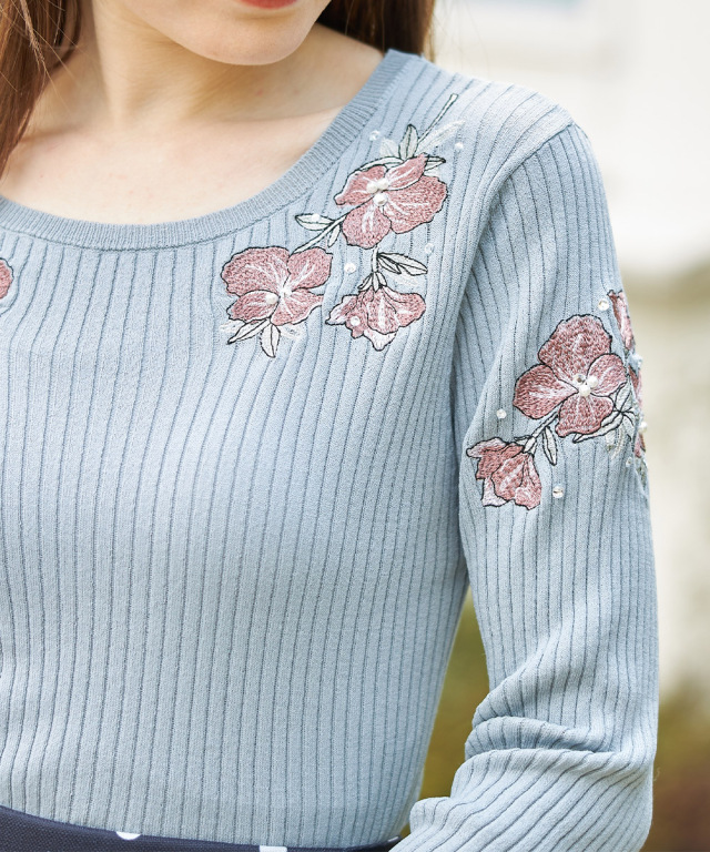 パールビジュー付きフラワー刺繍シアースリーブ切り替えランダム
