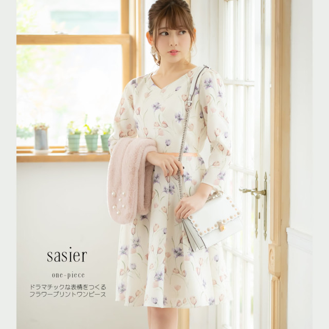 ドラマチックな表情をつくるフラワープリントワンピース 【sasier  