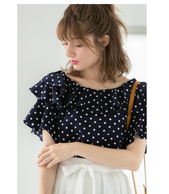 3WAYカットショルダーフリルデザインレトロドットブラウス 舞川あい 