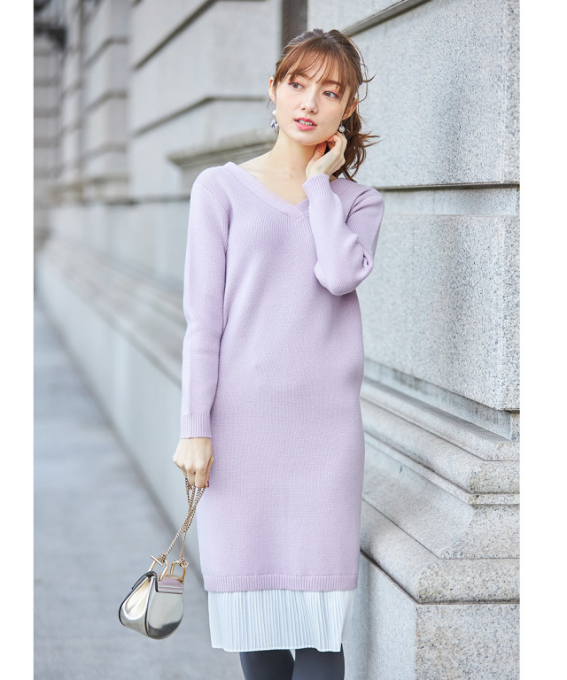 特別な日に着たい裾プリーツ付き前後２ｗａｙビジュー釦ニットワンピース Sesion セシオン Tocco Closet トッコクローゼット Collection 貴島明日香さんはネイビー着用