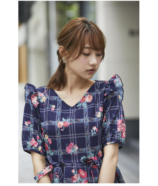 mika　PRADA ワンピース　リボン mika PRADA ワンピース リボン 注目の新作♪【PRADA】リボン付