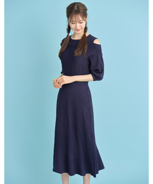 レイヤード風オープンショルダーニットワンピース