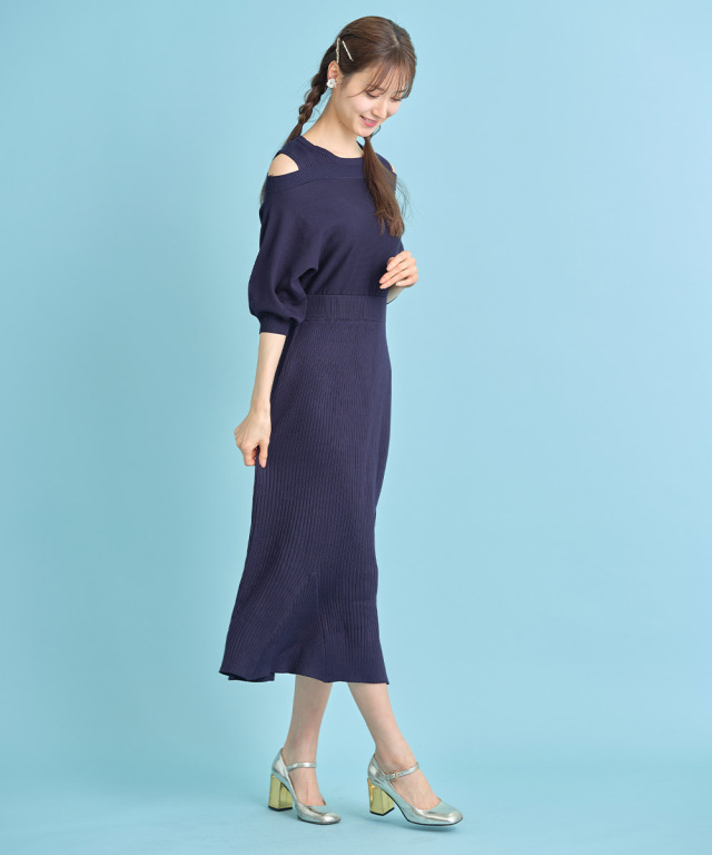 レイヤード風オープンショルダーニットワンピース