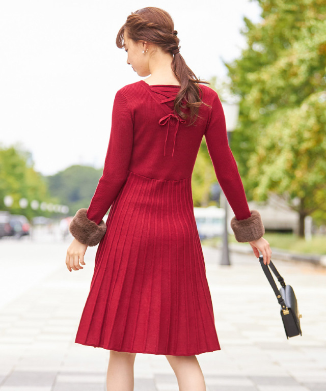 袖口2WAYファー付き後ろレースアップデザインニットワンピース 