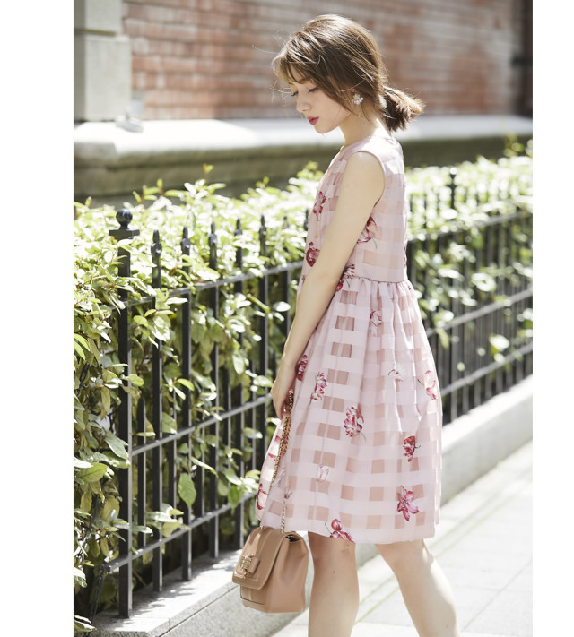 ストラ新品紙タグ付き⭐️洗える❗️泉里香着サテンカーゴパンツ2wayパンツ 