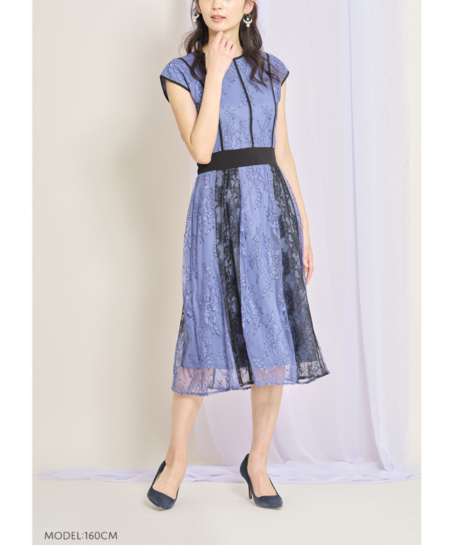 遠目からでも映えるフォトジェニックなバイカラーフラワーレースワンピース