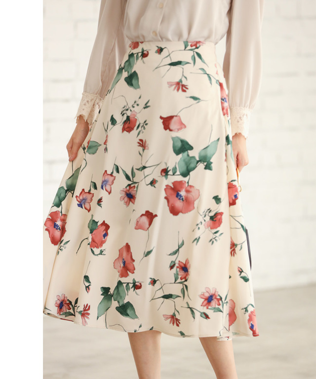 大人の甘さに欠かせないフラワープリントフレアスカート 