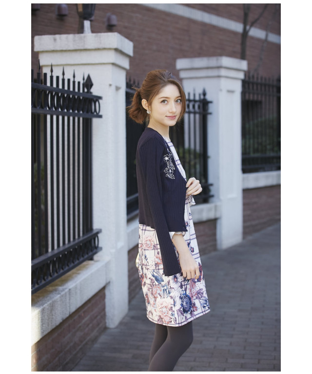 線描きフラワー刺繍入りリブニットカーディガン Tonea トニーア Tocco Closet トッコクローゼット Collection Toccoモデル身長163cm 線描きフラワー刺繍入りリブニットカーディガン Tonea トニーア Tocco Closet トッコクローゼット Collection Toccoモデル身長163cm
