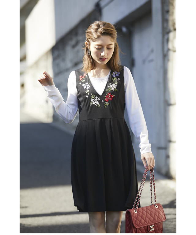 乙女心が刺激される可憐な刺繍ジャンパースカート 堀田茜さんは  