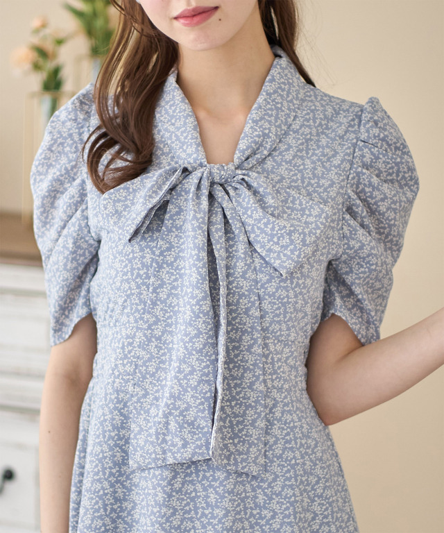 LEONARD ボウタイ　リボン結び　トリム　ワンピース　花柄　フラワープリント LEONARD ボウタイ リボン結び トリム ワンピース 花柄 フラワー