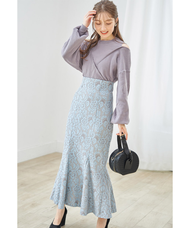 エレガントな所作まで誘うフラワーレースマーメイドスカート 