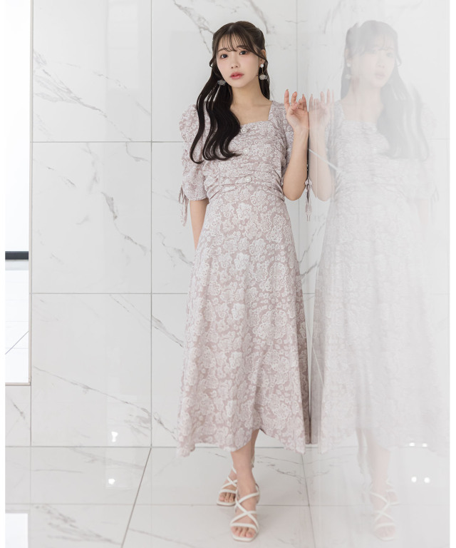 パール飾り釦＆リボン付きギャザーフラワープリントワンピース 