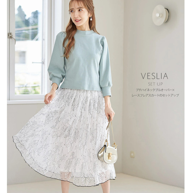 プチハイネックプルオーバー レースフレアスカートのセットアップ Veslia ヴェシーラ Tocco Closet トッコクローゼット