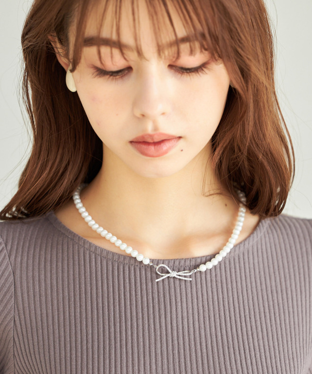 リボンモチーフ付きパールネックレス 