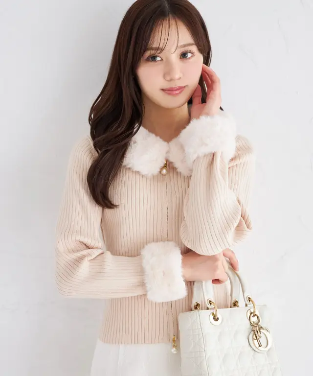 虹晴さん専用出品です 取り外し可能なファー付きパール装飾ジップリブニットプルオーバー