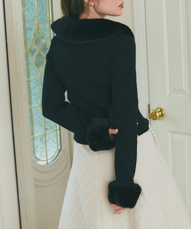 取り外し可能なファー付きパール装飾ジップリブニットプルオーバー