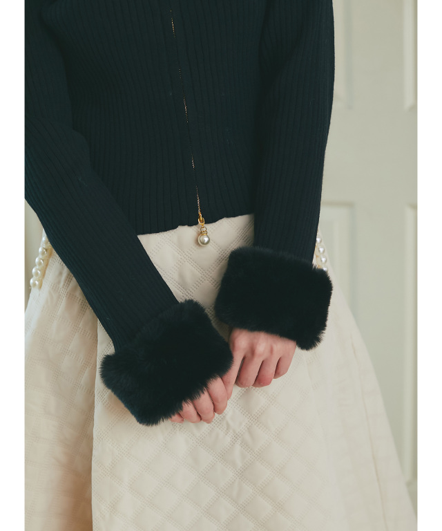 取り外し可能なファー付きパール装飾ジップリブニットプルオーバー