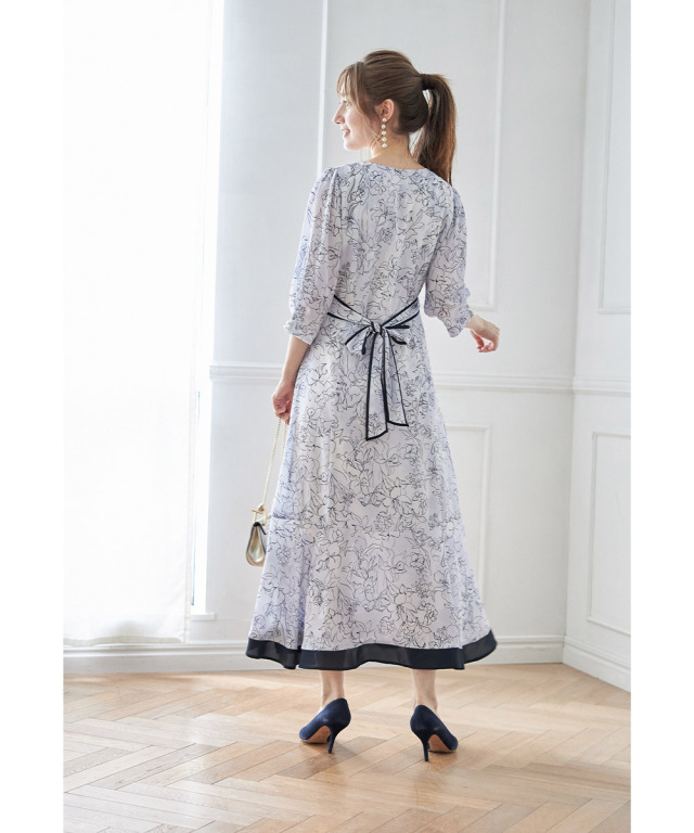 ウエストりぼん付きパール釦水彩ラインフラワープリントワンピース Toccoが提案する秋のデート服