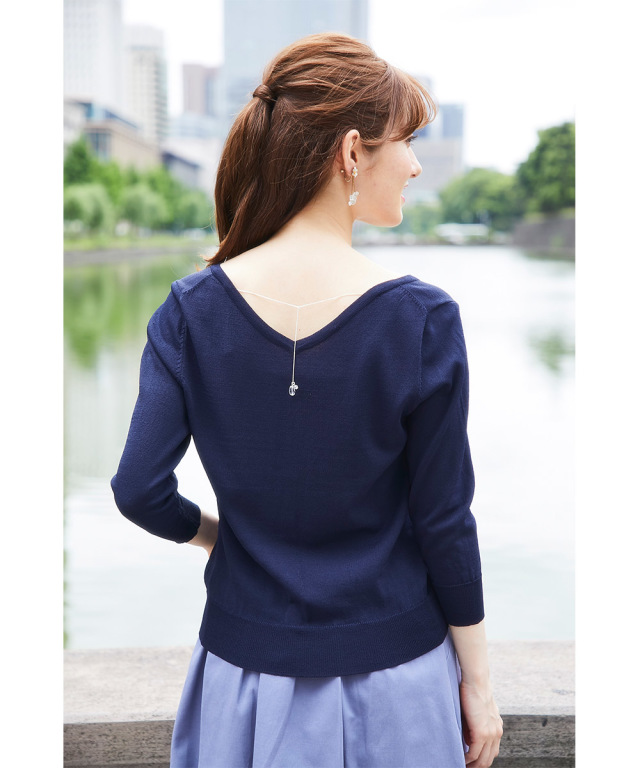 美人効果を狙う2WAY後ろビジューチェーン付きパール釦七分袖カーディガン 