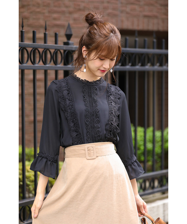 華やかな甘さが最高♪ラインレース装飾袖口フレアブラウス 